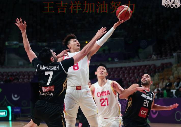 中国男篮绝杀取胜点燃全场气氛 进攻效率提升成为亮点 中国男篮绝杀取胜点燃全场气氛 进攻效率提升成为亮点